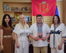 Озеро чистої живильної води: як на Подолі презентували «Шість чуттів» Ксени Епель