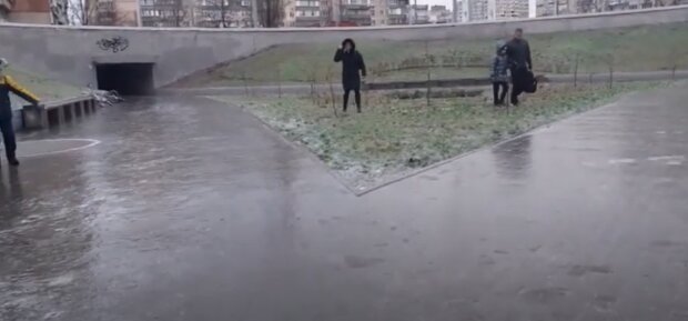 Гололед в Киеве. Скриншот видео