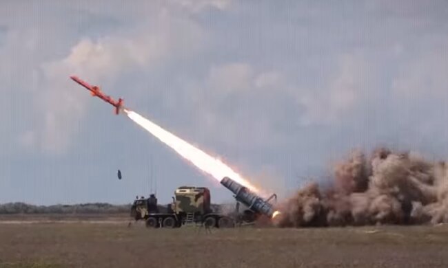 Уже лупят по остановкам: россияне нанесли очередной ракетный удар