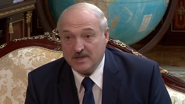Повстання проти Лукашенка: у під'їздах вже розклеюють оголошення. Фото