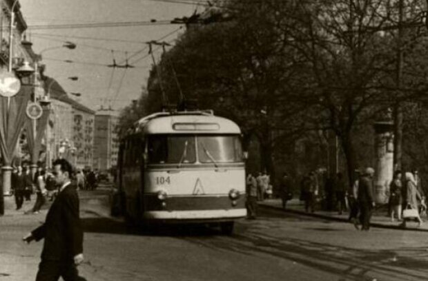 Первый украинский троллейбус ЛАЗ: архивное фото