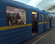 В киевском метро "революция": у пассажиров челюсть отвисла. Первые кадры