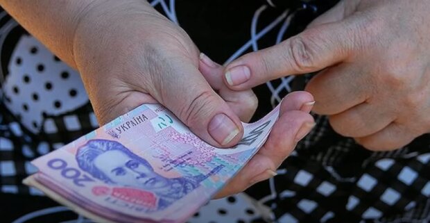 По 1430 гривен с каждого: украинцев разгромили пенсионными новациями. Придется платить
