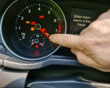 Що означає датчик Check Engine, що спалахнув, у вашій машині. Фото: YouTube