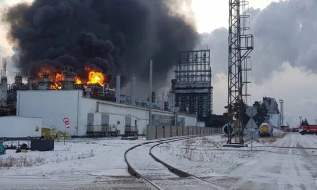 Ни дня без пожара в России: очередная "бавовна", которую видно за километры, довела россиян до отчаяния