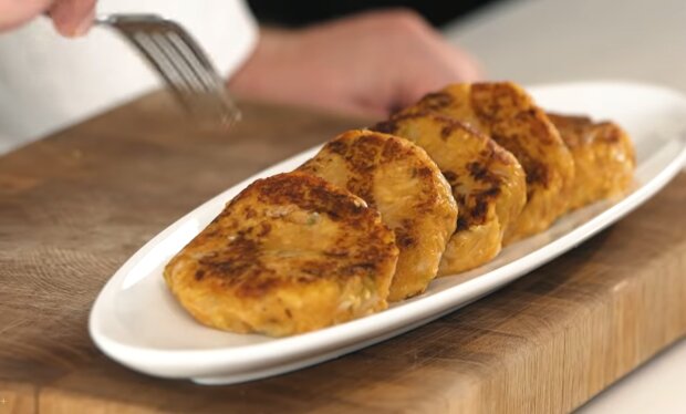 Рецепт быстрых и сытных картофельных котлет с горошком. Фото: YouTube