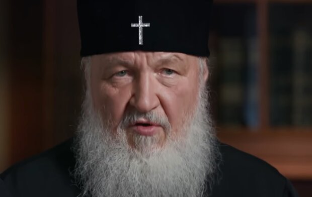Знак с небес: патриарх Кирилл грохнулся на пол прямо посреди храма. Видео