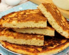 Быстрый завтрак без труда: рецепт сырных лепешек с сулугуни и творогом на сковороде