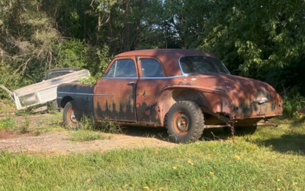 DeSoto Custom, кадр з відео