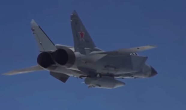 Путин уже запугивает Европу: отправил под Калининград самолеты с ракетами "Кинжал"