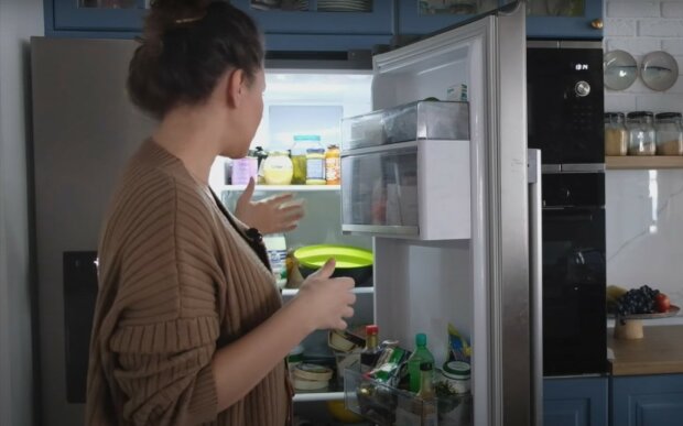 Холодильник з продуктами. Фото: скріншот YouTube-відео