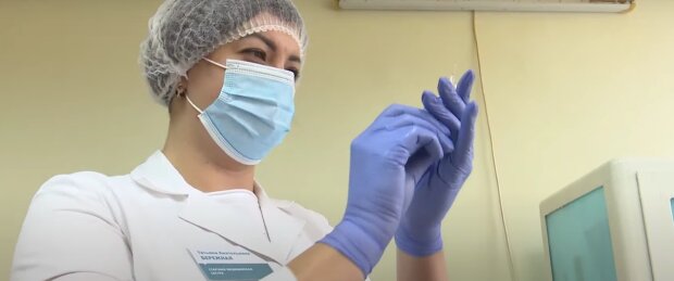 Начало вакцинации в Украине: Ляшко назвал точную дату