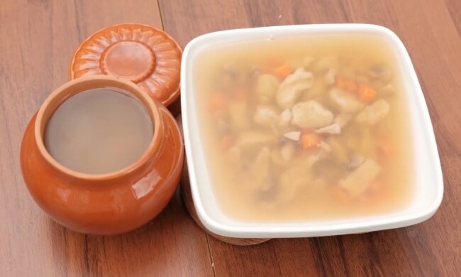 Грибная юшка с галушками. Фото: YouTube