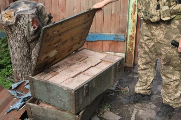 Для своей же могилы: военные РФ украли в Украине плитку, но домой не доехали. Фото