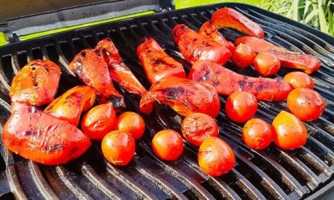 Помідори на грилі, фото: youtube.com