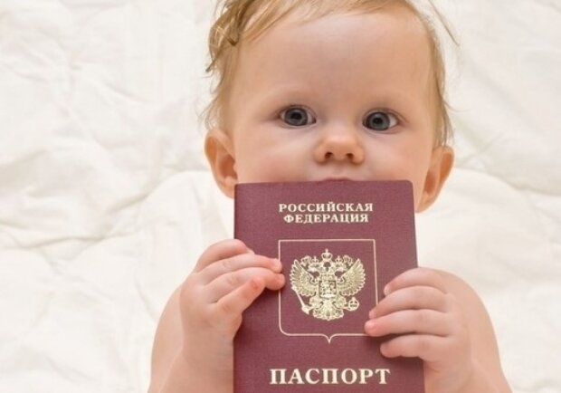 Це маразм століття: У Путіна заявили, що всі українські діти, народжені після 24 лютого, будуть громадянами РФ