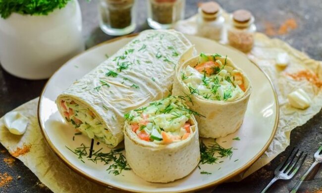 Від шаурми ви точно відмовитеся: рецепт рулетів з куркою, квасолею та кукурудзою в лаваші
