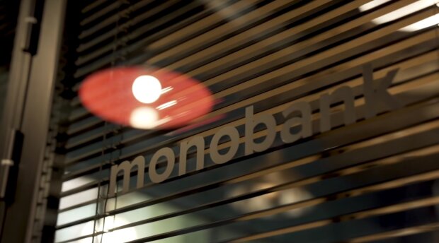 Monobank ошарашил украинцев: теперь каждый может стать должником