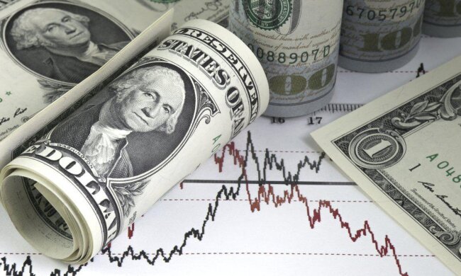 Яким буде курс долара та євро після Нового року: експерт розповів, до чого готуватись