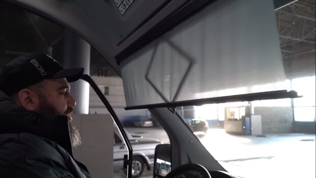 "Цвях вам у вухо вбити, катаракту вам в око": блогер висміяв новітній російський автобус ГАЗель