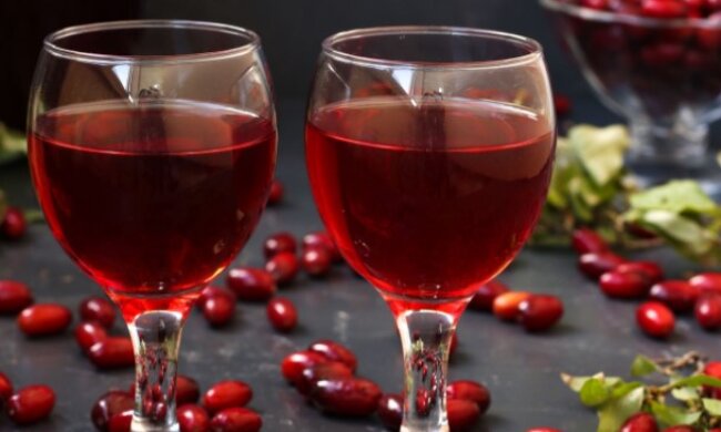 Вот он - настоящий напиток богов: рецепт неимоверного ликера из кизила