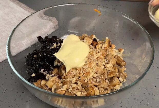 Салат "Лесник", кадр из видео