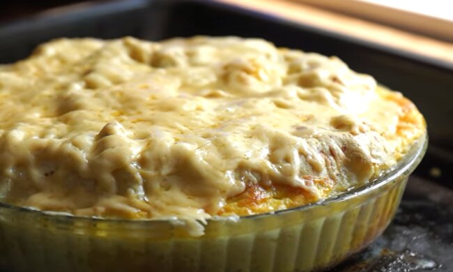 Соковитий м'ясний пиріг із тонким тестом "Великий пельмень". Фото: YouTube