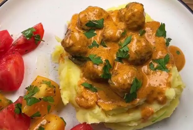 Тефтельки в сливочно-томатном соусе, кадр из видео