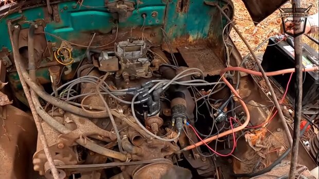 Блогери знайшли в глухому лісі Старий Jeep і зуміли завести його після 30-річного простою. Відео