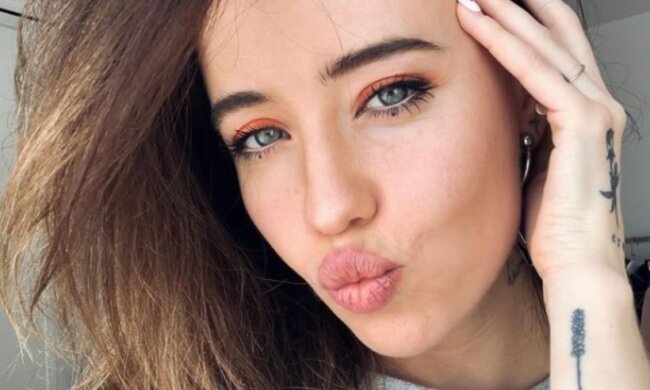 Надя Дорофеева в мини-платье зажгла с Артемом Пивоваровым