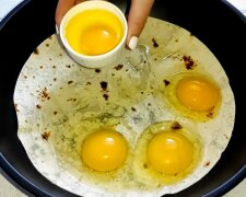 Лаваш із яйцями на сковороді, фото: youtube.com