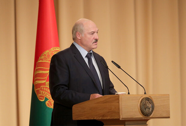 Лукашенко заразился коронавирусом: президент Беларуси наконец-то признался