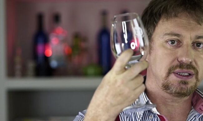 Окулисты об этом молчали. Стало известно, как вино влияет на зрение