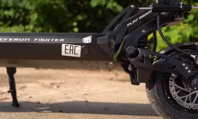 Електросамокат: скрін з відео