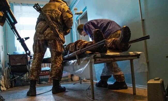 Залишився без рук та отримав опіки обличчя: у Дніпрі медики врятували життя воїну ЗСУ