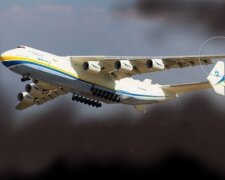 До сліз: відео знищеного росіянами Ан-225 "Мрія" з висоти пташиного польоту