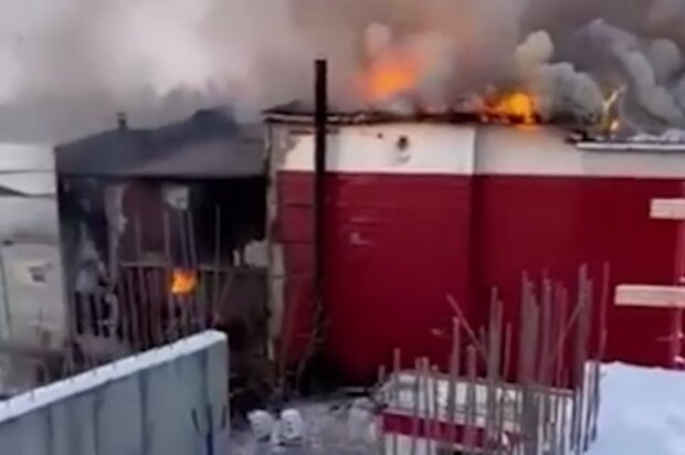 Різдвяний "подарунок": з'явилися подробиці масштабної пожежі у Петербурзі. Гасили 6 годин