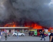 Там тисячі людей! Ракетний удар по великому торговому центру! Термінова Заява Зеленського