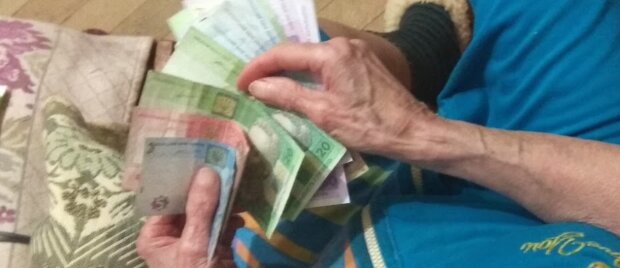 Украинцев предупредили об отчислении с пенсий: кого оставят без доплат и повышения