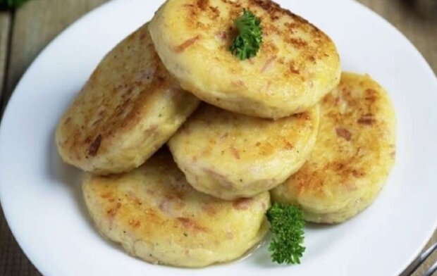 Лучше любых пирожков: рецепт сытных картопляников с сыром, от которых вы точно не откажетесь