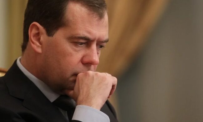 Люди прозрівають: у Росії висміяли Медведєва і порадили знайти хорошого вчителя російської мови