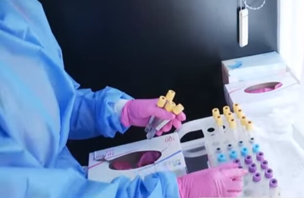 Лабораторне дослідження. Фото: скріншот YouTube-відео