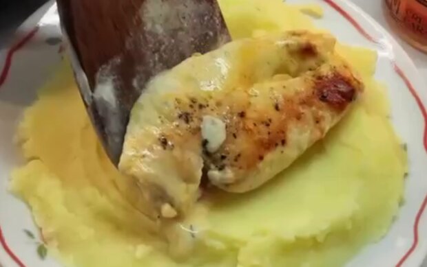 Куриное филе в сливочно-сырном соусе, кадр из видео