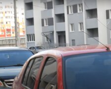 Багатоповерхівка на дровах. У Києві "новобудова" опалюється сільським методом