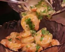 Креветки у пікантному соусі, кадр з відео