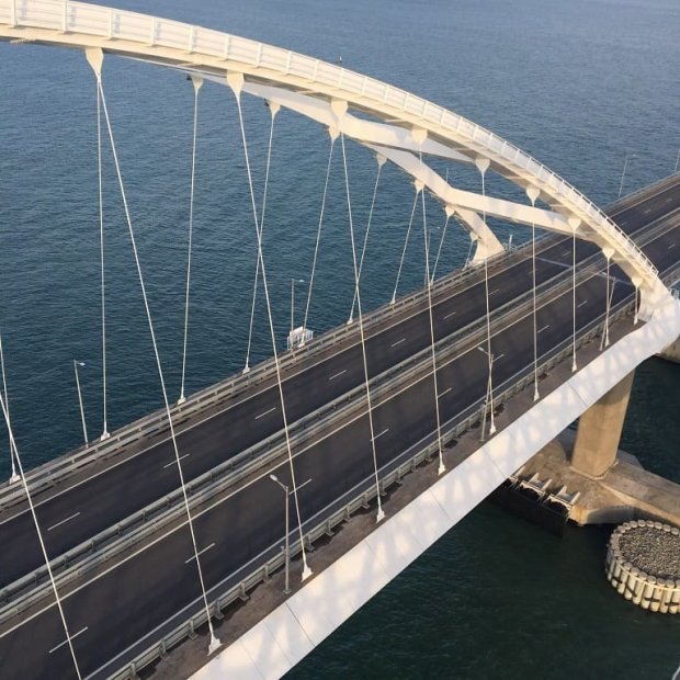 В Сети подняли на смех новые снимки Крымского моста