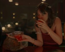 Гороскоп, одиночества, кадр из клипа Тейлор Свифт на песню "Opalite"