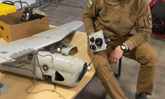 Всередині пляшка і фотоапарат: ЗСУ розібрали російський безпілотник за $120 тисяч