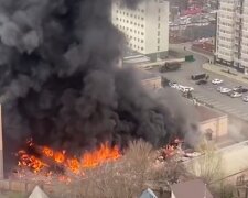 Вогняне пекло: у Ростові-на-Дону горить головна будівля ФСБ. Це прокляття Путіна. Відео