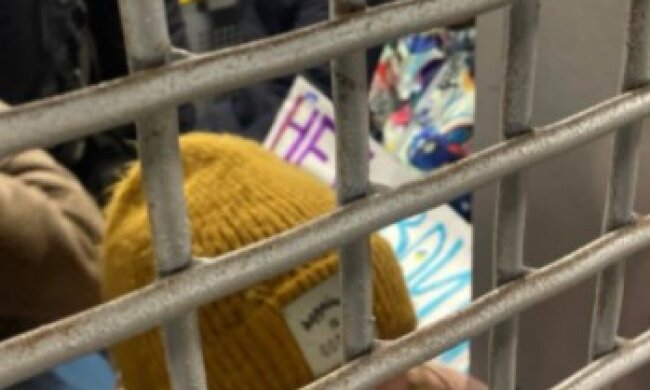 Це межа: у Росії почали відловлювати дітей, які проти вторгнення в Україну. Дикі фото